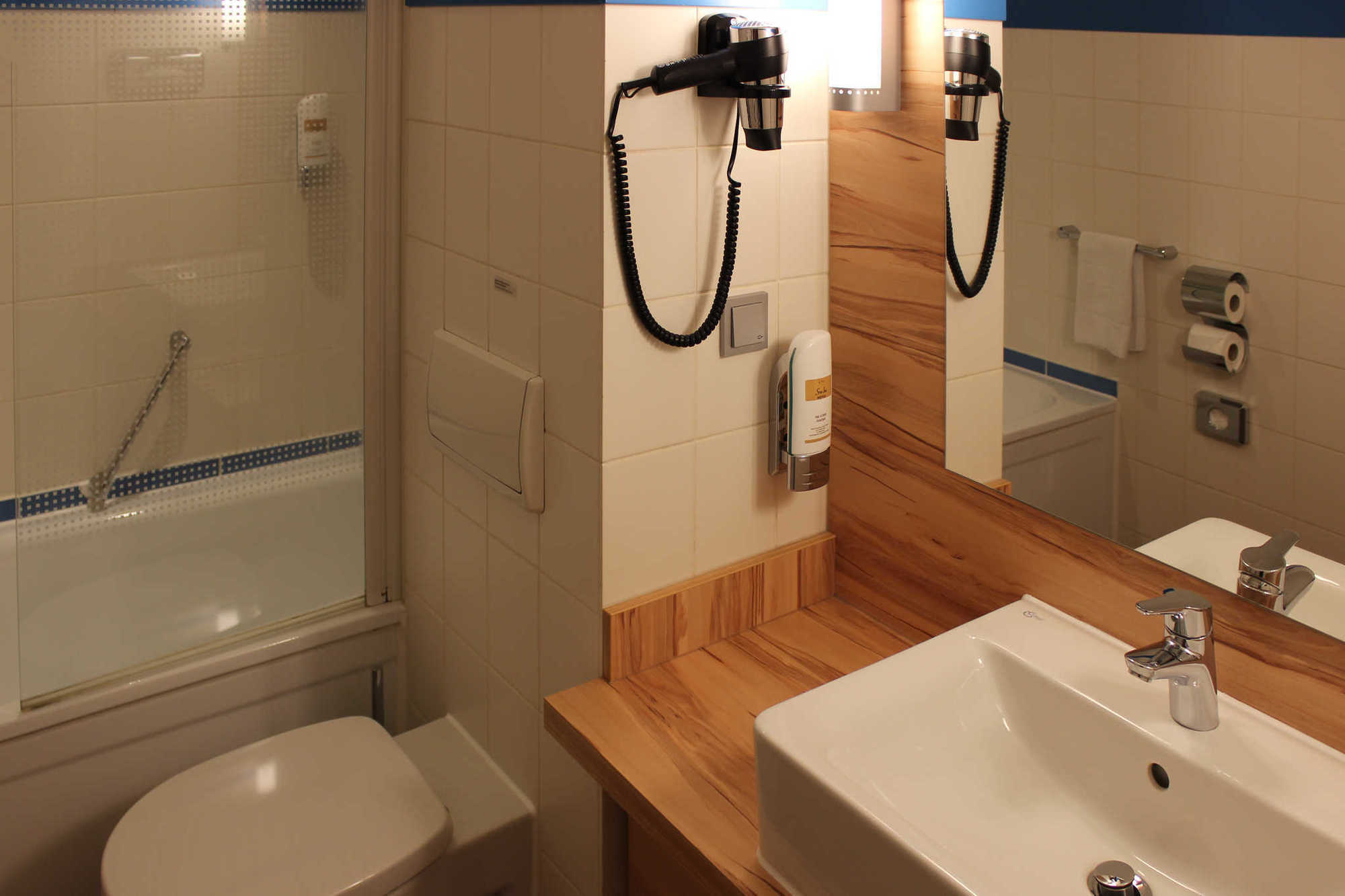 Quality Hotel, Star Inn Premium Bremen Bilik gambar